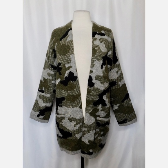 ANTHROPOLOGIE Vero Camo Cardigan Sweater Camouflage Pockets Gorpcore X-Small - Picture 3 of 15